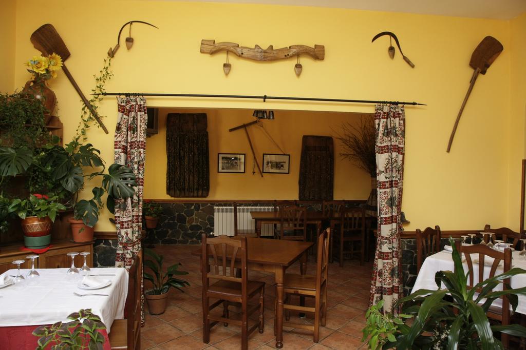 Hostal Restaurante Alto Rey Arroyo de las Fraguas Exterior foto