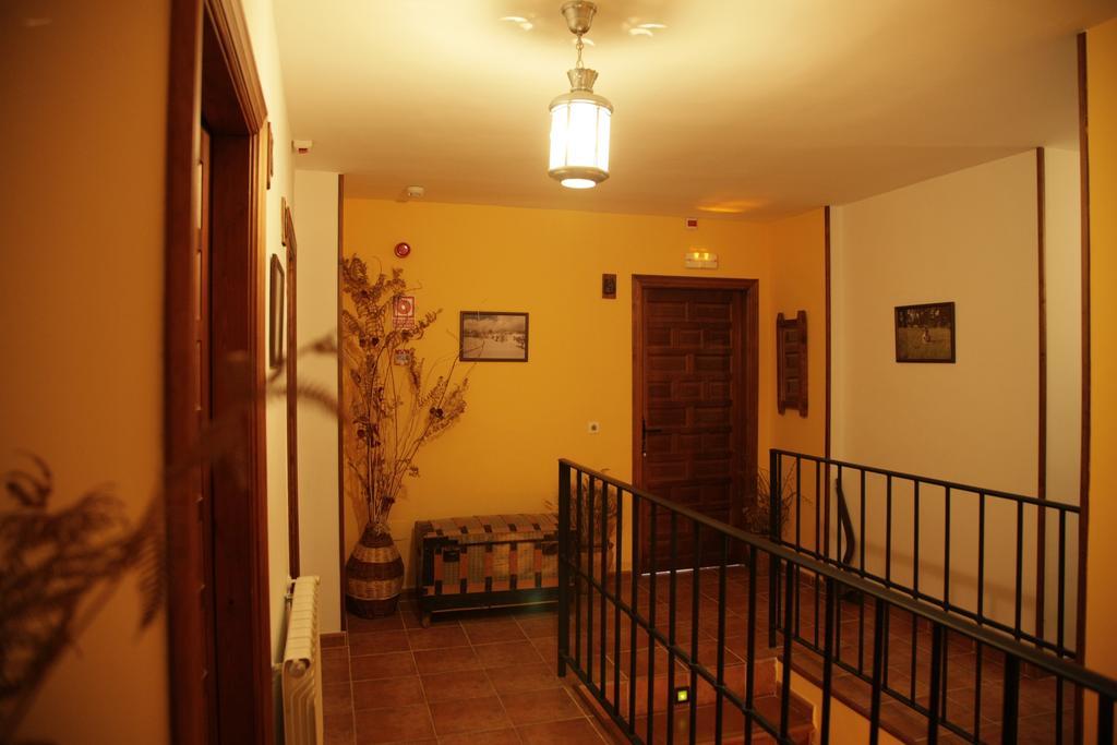 Hostal Restaurante Alto Rey Arroyo de las Fraguas Exterior foto
